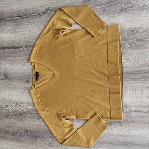 Club Monaco 100% Fine Wool Lightweight V-Neck Sweater in Mustard Yellow Small